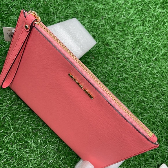 Michael Kors Jet Set Travel XL Zip Clutch Wristlet - Picture 10 of 16